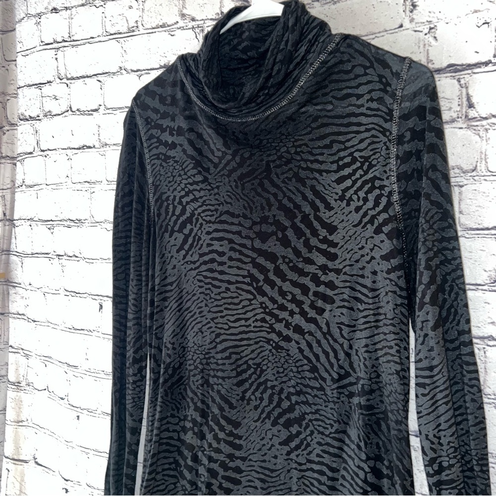 SNO SKINS Long Sleeve Dark Gray Animal Print Turtleneck Top Size Medium USA Made - Picture 3 of 6